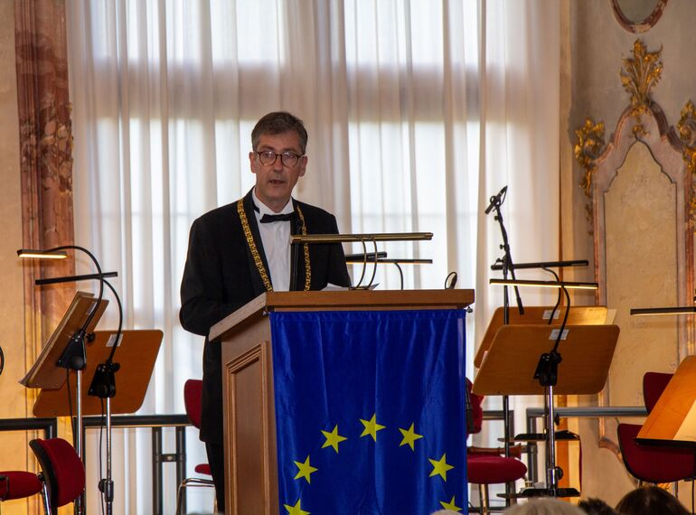 Oberbürgermeister Christian Schuchardt bei seiner Eröffnungsrede im Kaisersaal